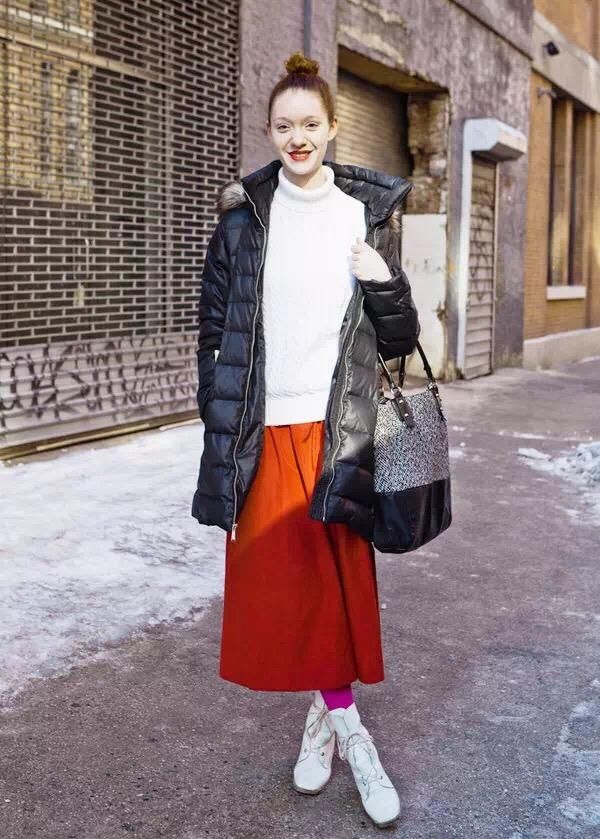 雪地靴、羽绒服,这两件冬季保暖必备品,穿搭小