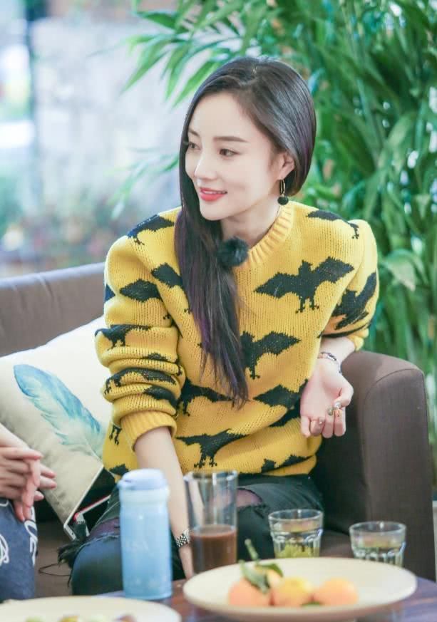 李小璐的脚这么小的?感觉都站不住了,这鞋不会