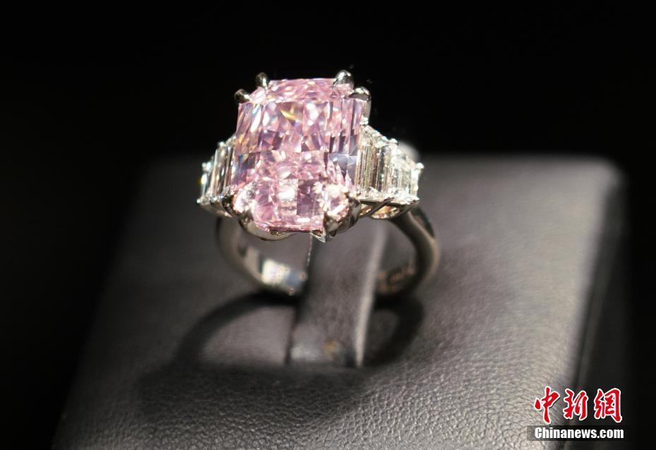 香港苏富比将拍卖罕见紫粉色钻石戒指 估价2亿港元