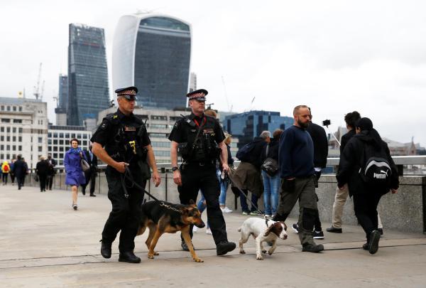 极端思想如何洗脑? 专家:线下蛊惑甚于网上