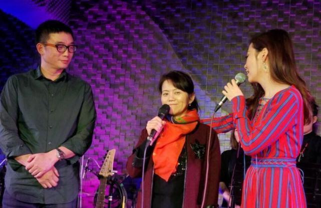 张靓颖妈妈晒冯轲前妻离婚承诺书 证女儿当小三