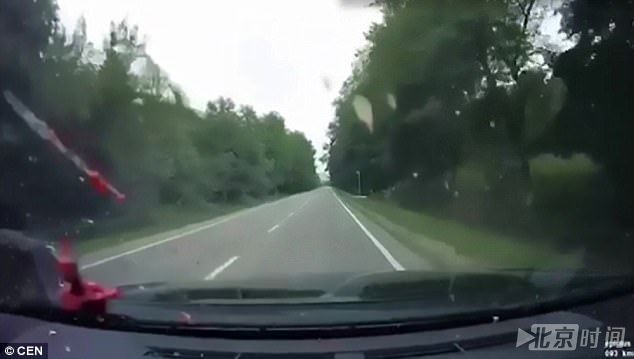 俄议员遭暗杀枪击身亡 瞬间画面曝光 俄议员遭暗杀枪击身亡 瞬间画面曝光