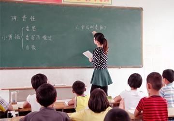 小学女教师:我周末必须去辅导班上课-北京时间