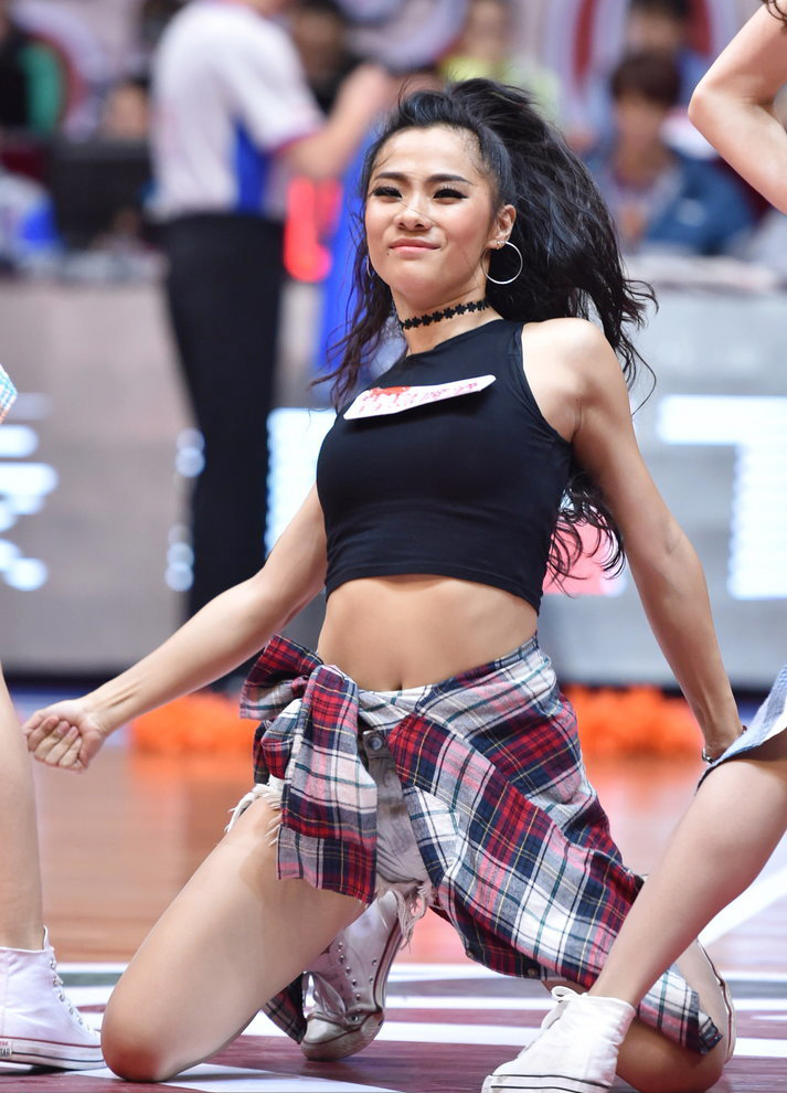 四川篮球宝贝为球迷上演了一场视觉盛宴。