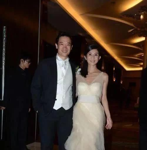 她曾让金城武吴奇隆兄弟反目!相恋八年却被老