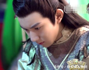 王源边吃饭边说话,让粉丝们觉得可爱的同时不