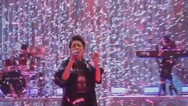 宁静大秀歌艺 独特嗓音唱《流星》