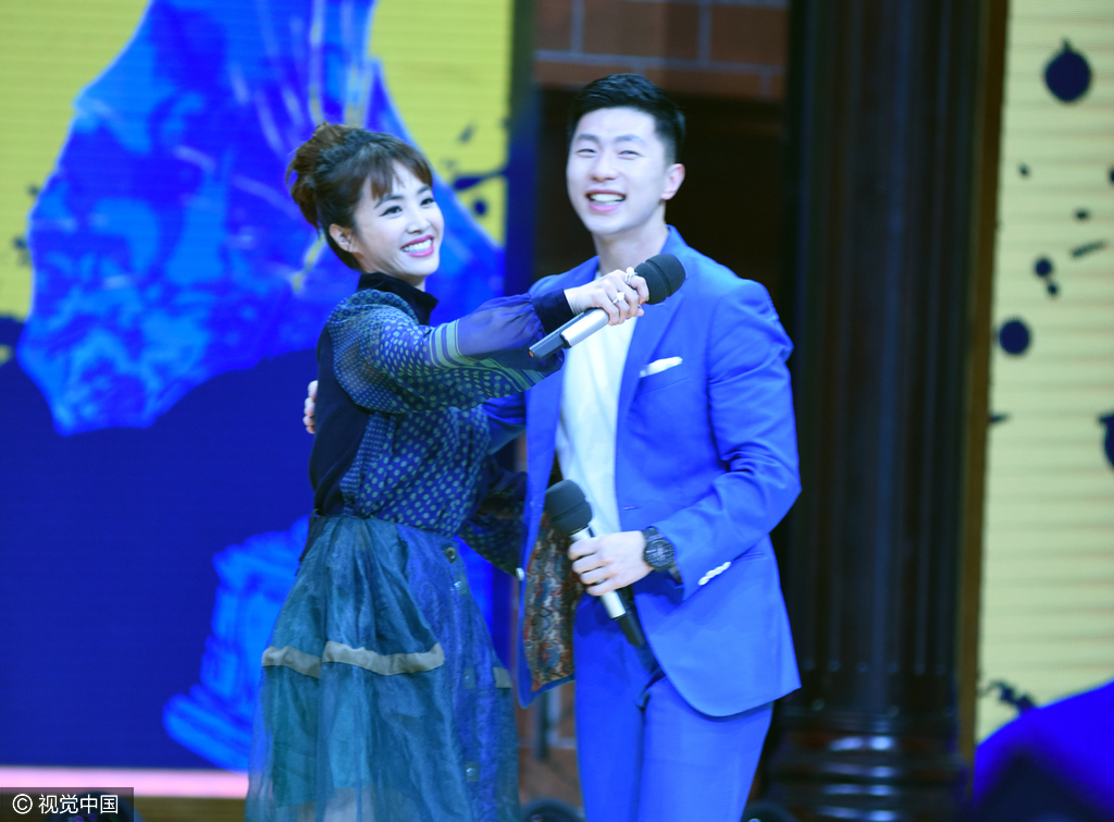 组图-马龙牵手蔡依林 甜唱今天你要嫁给我