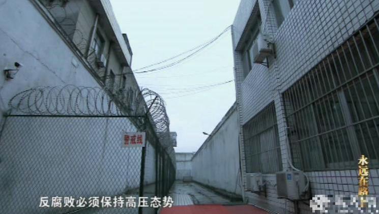 该监狱是20世纪50年代苏联援助新中国157项经济与国防建设的产物之一,由苏联专家设计的,因关押中国最高级别的犯人而被称为“中国第一监狱”,也因“硬件和软件”都与其他监狱不同,而被外界称为“最神秘的监狱”。