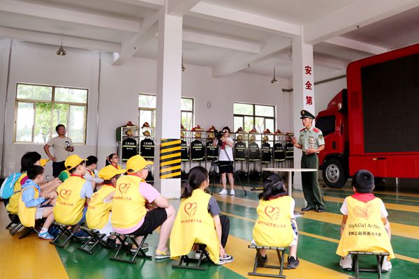 泰州消防支队联合市广播电视台组织公益小天使
