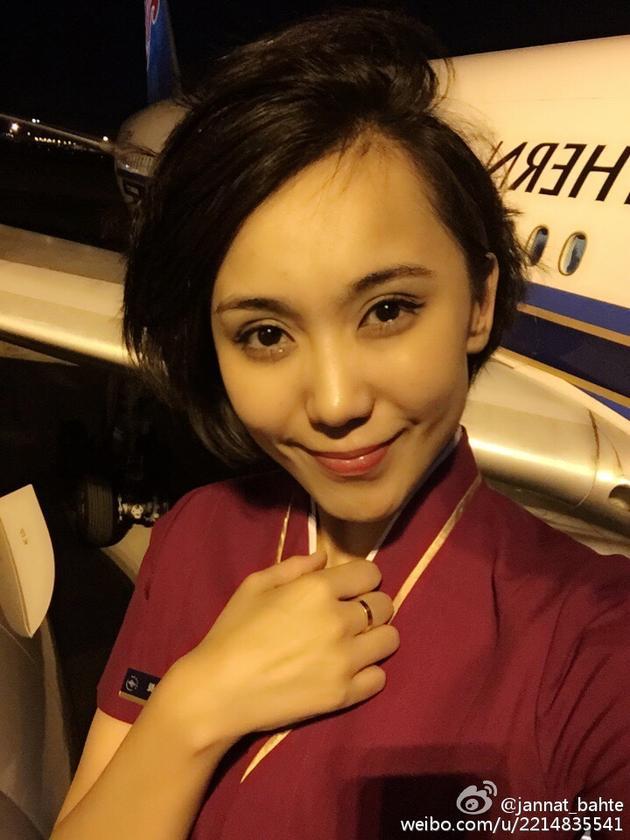 俏空姐!古力娜扎姐姐穿制服 自拍利落娇媚