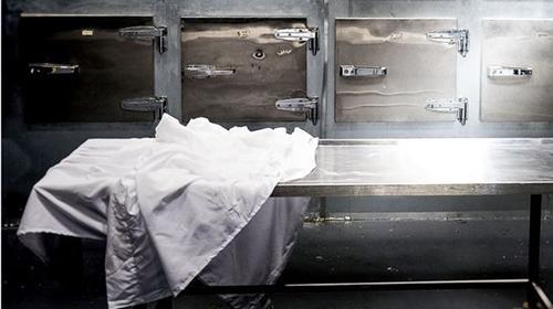北青网讯 一名南非妇女被发现在太平间的冷冻柜里醒来,目前正在医院