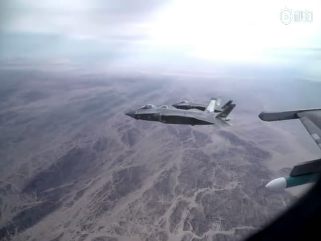 中国空军公开三剑客战机罕见航拍视频:歼20