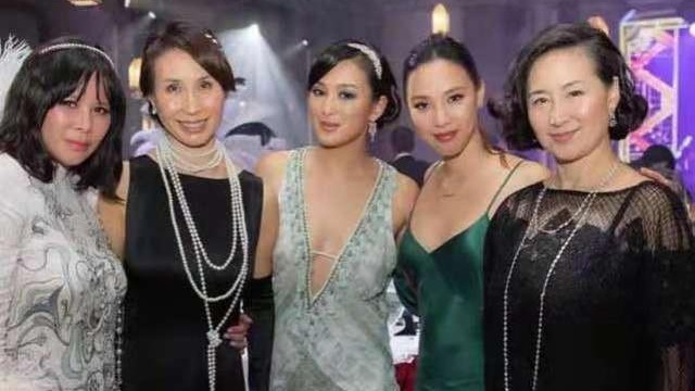 赌王女儿何超琼设晚宴 顶级名媛们的颜值吓到网友