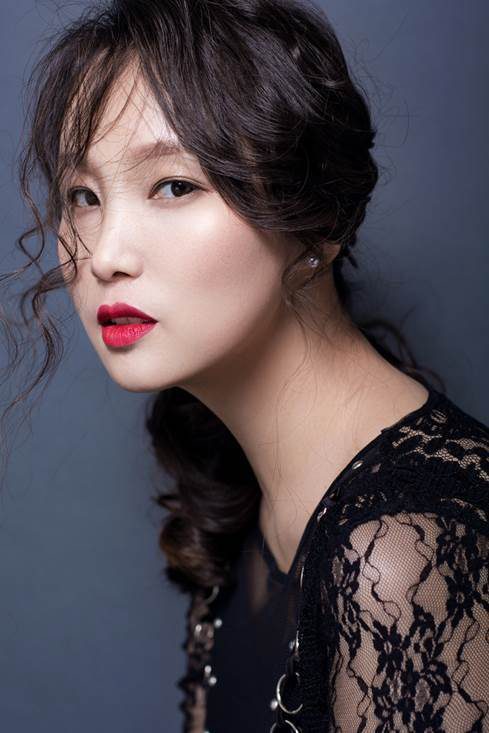 卫婷婷演唱《无尽天灯》主题曲《坠入凡间》 受关注