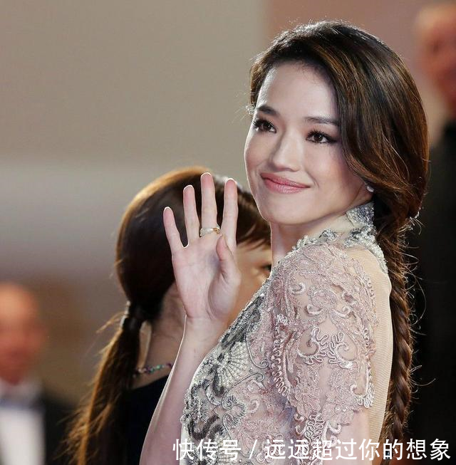 41岁的舒淇终于肯换发型了,网友这个短发,我给