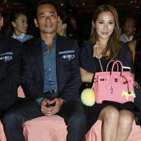 他后台很硬 连向华强都怕 现如今身价达百亿