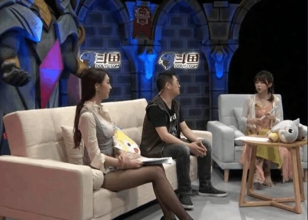 斗鱼美女主播解说德杯, 大长腿实力抢镜, 网友: