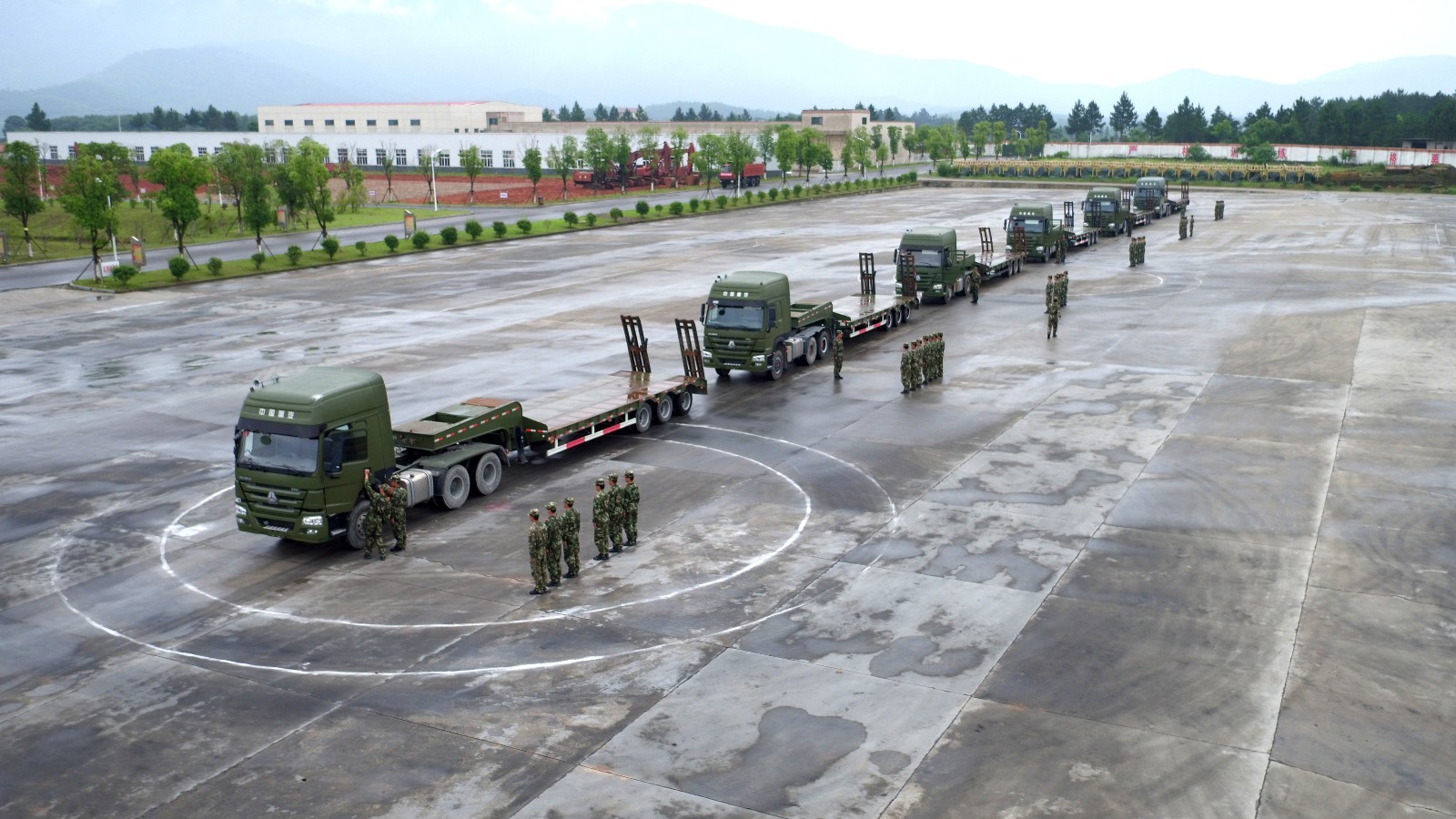 武警水电部队举行拖车驾驶员集训