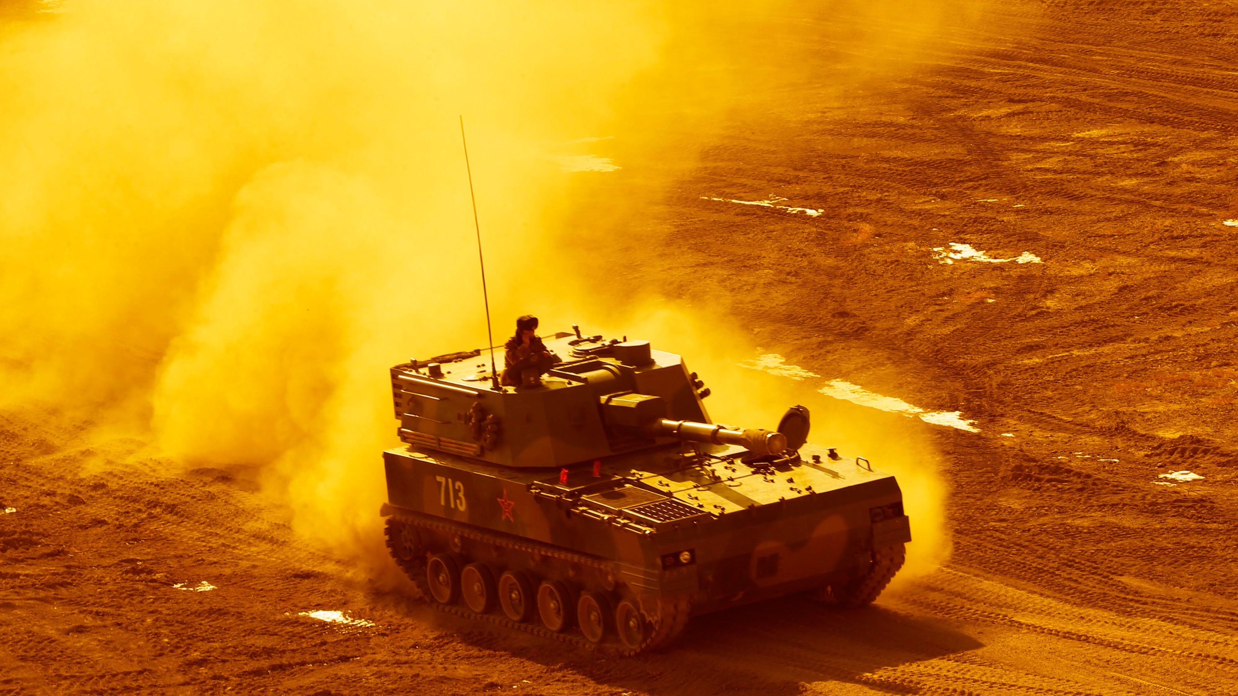 新兵团使用装甲车训练新兵基础能力阵势浩大