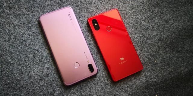 荣耀play和小米8se哪个更值得购买?