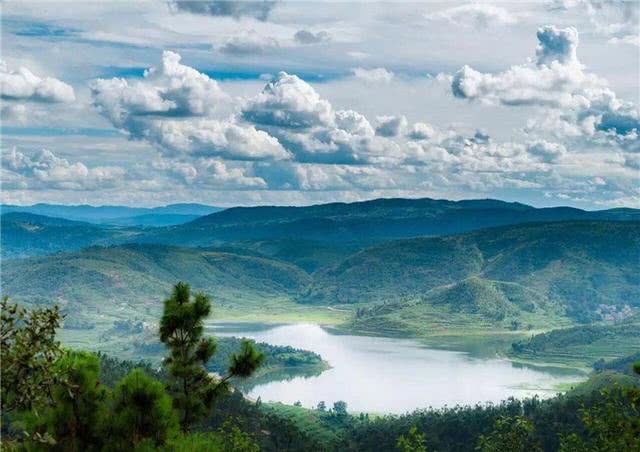 是云南第三大城市,GDP全国第四,人口稀少十几