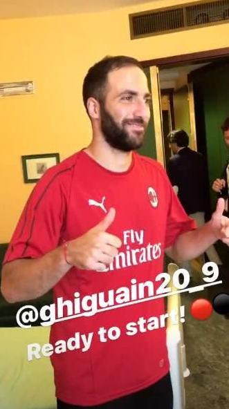 伊瓜因正式转会AC米兰!这意味着意甲复兴正在