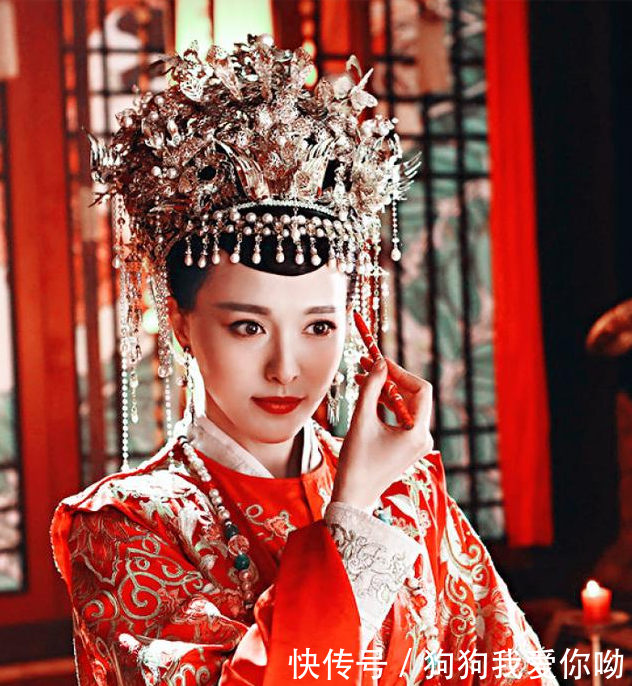 穿上红嫁衣后,唐嫣倾城,刘亦菲凄美,只有她让人