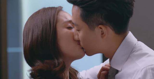 老爸是首富,借热吻杨幂上热搜,王思聪扬言:黑一