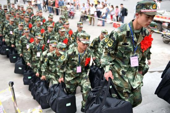云南鼓励退役人员二次入伍 符合条件奖4000元