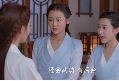 都知道赵丽颖的身高不高,没想到每次都能找到