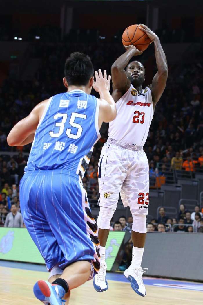 CBA广东队签约了大外援莫里斯, 广东队会换掉