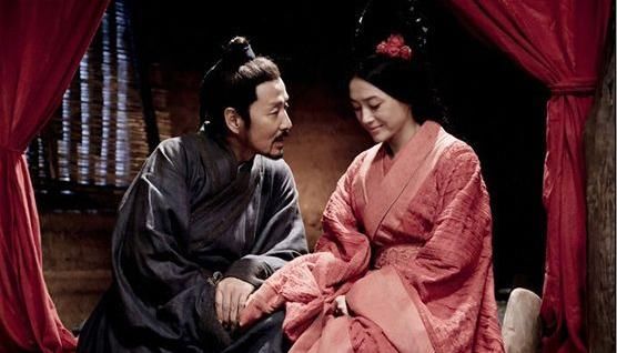 中国历史上第一位皇帝是秦始皇,第一位皇后又