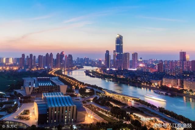 gdp增速_2018武汉市gdp(3)