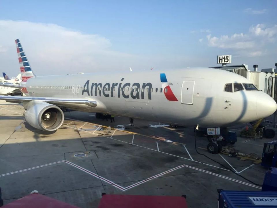 同一天 美国两大航空公司取消两条直飞中国的