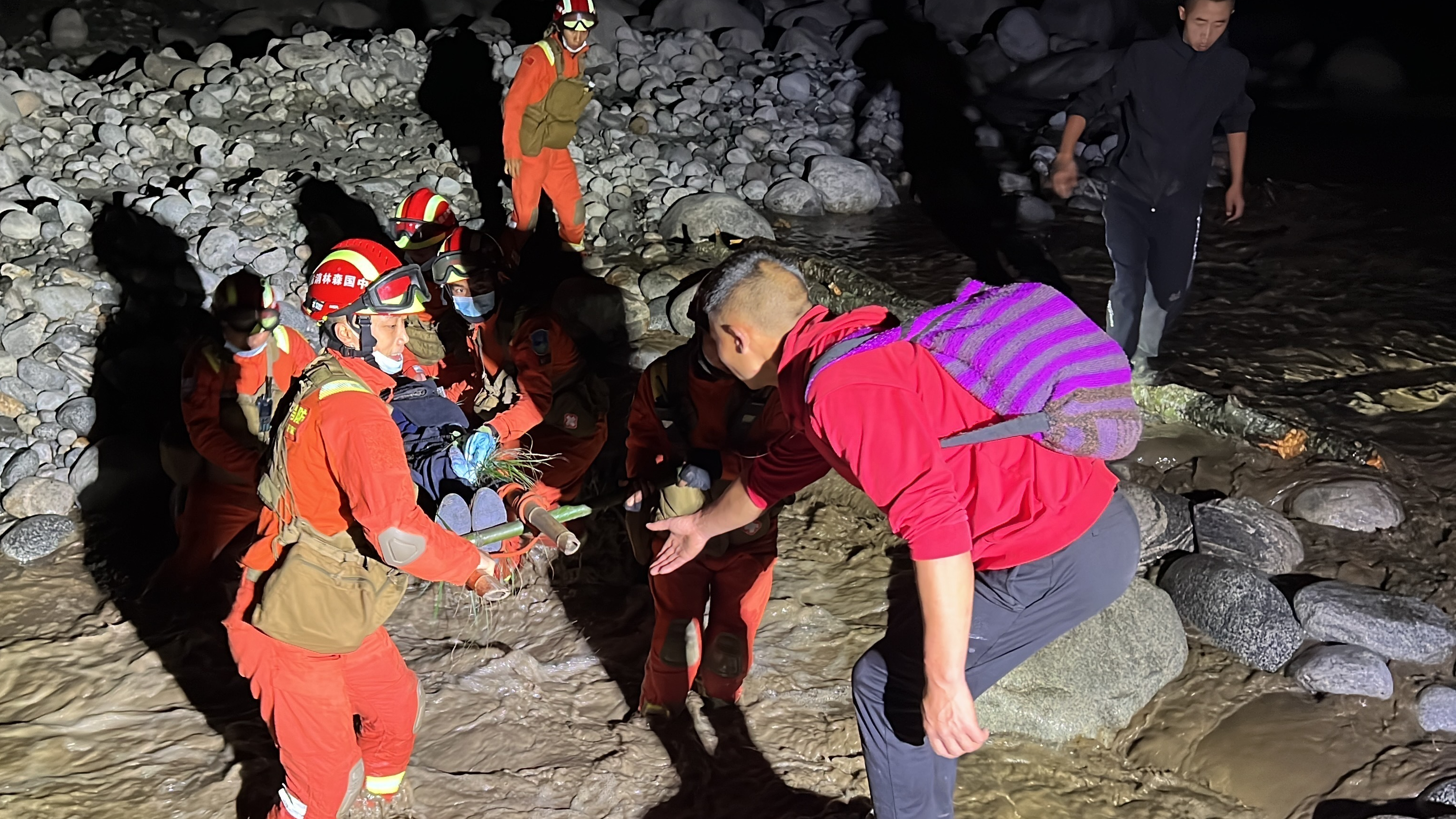 持续更新丨四川泸定6.8级地震已造成86人遇难 持续更新丨四川泸定6.8级地震已造成86人遇难