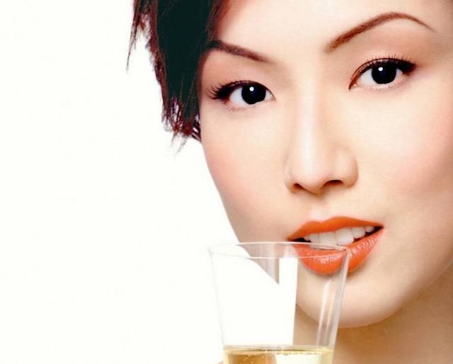 身患疾病的明星,郑秀文为减肥患抑郁症,而他却