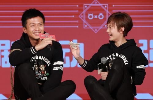 孙俪被网友说腿粗,邓超晒出被女儿咬胳膊的牙