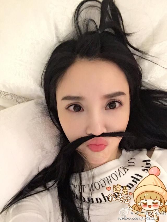 李小璐微博奇葩抢热门,被粉丝骂:这怕是个傻子