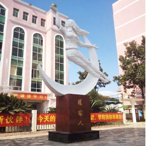 毕业季,长沙环球职业中专学校陪你一起成长