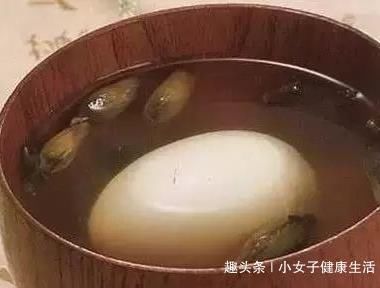 早上空腹吃一个煮鸡蛋,有三个好处,女人应该多