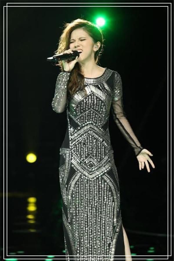 邓紫棋真敢穿!牛仔裤不能再短了,网友:这腿真是