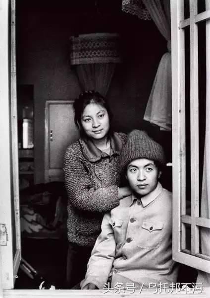 作家顾城与妻子谢烨悲惨的结局,唤醒了我们什