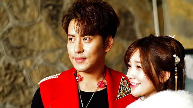 2018中国云南罗平国际油菜花节群星演唱会激