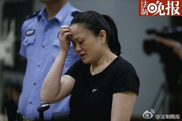39岁啃老女子要钱遭拒 