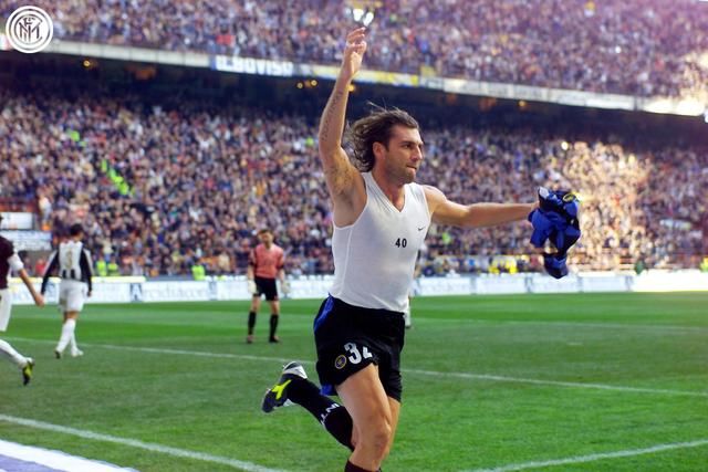 复刻青春!射门力量99的阿德里亚诺又回来了!