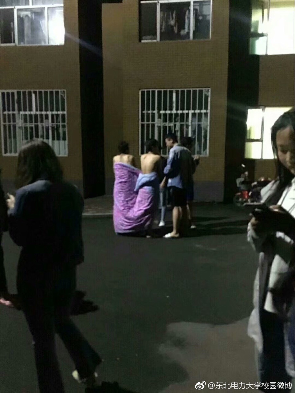 地震后，这画风你们感受下。