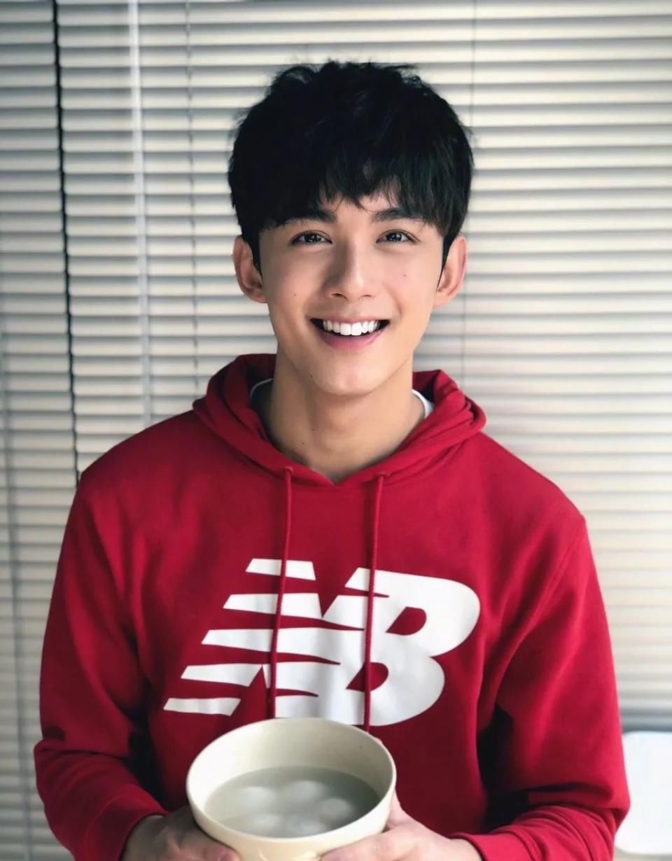 杨超越初中没毕业,陈伟霆没高考过一样成功