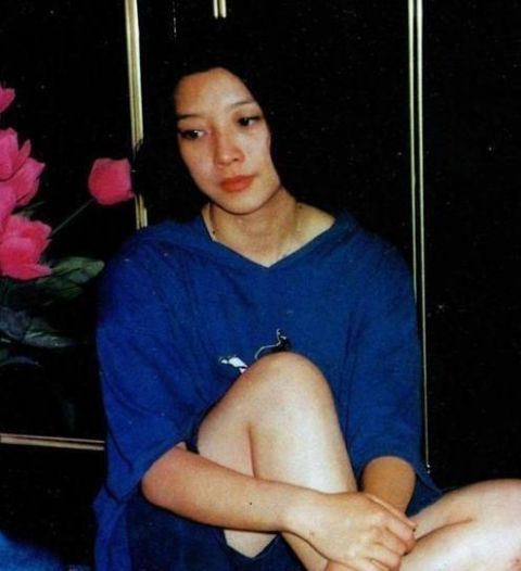 29岁时她拍摄了她的第一部电影处女作《长大成人》,同时这部电影也是