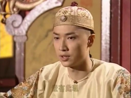 TVB小生马浚伟曾经在《鹿鼎记》中出演康熙，当年可是很多女生的梦中情人呢。